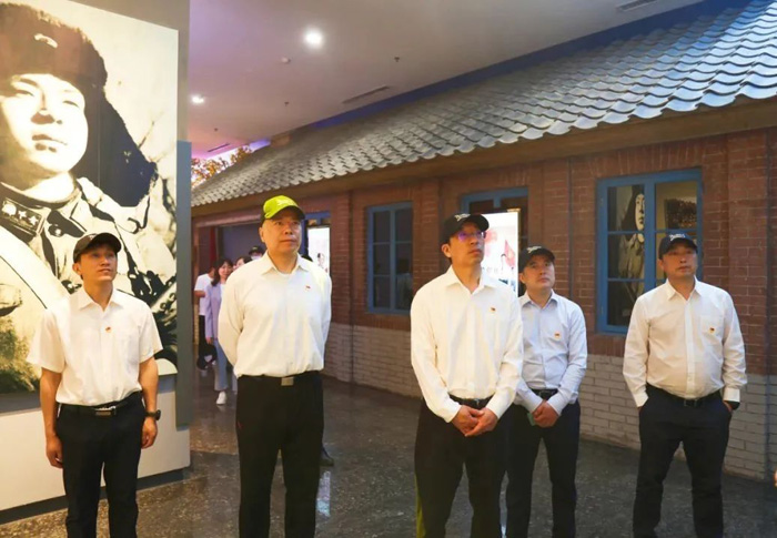 傳承雷鋒精神，弘揚榜樣力量——省建科院組織黨員干部參觀雷鋒紀念館(圖2)