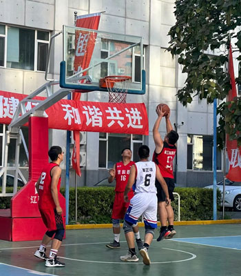 賽場(chǎng)結(jié)友誼 合作拓市場(chǎng)——省建科院與中建三局東北分公司開展籃球友誼對(duì)抗賽(圖3) 賽場(chǎng)結(jié)友誼 合作拓市場(chǎng)——省建科院與中建三局東北分公司開展籃球友誼對(duì)抗賽(圖3)