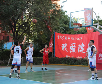 賽場(chǎng)結(jié)友誼 合作拓市場(chǎng)——省建科院與中建三局東北分公司開展籃球友誼對(duì)抗賽(圖4) 賽場(chǎng)結(jié)友誼 合作拓市場(chǎng)——省建科院與中建三局東北分公司開展籃球友誼對(duì)抗賽(圖4)